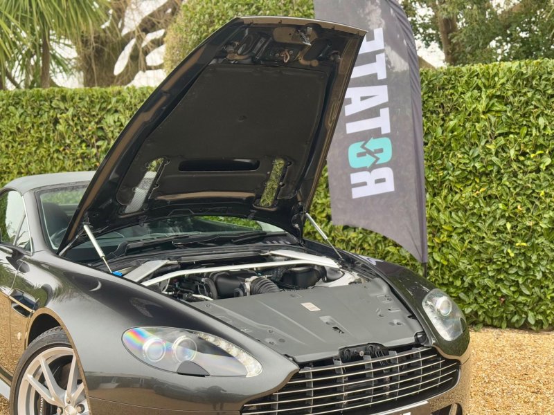 ASTON MARTIN VANTAGE