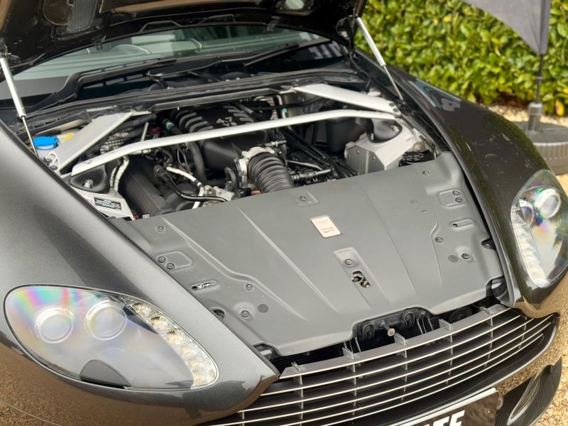 ASTON MARTIN VANTAGE