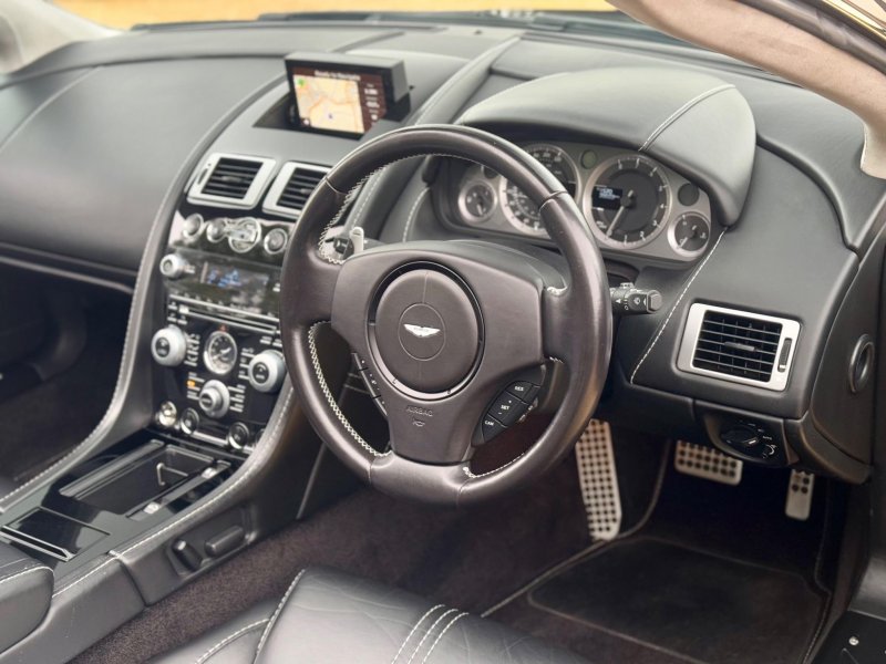 ASTON MARTIN VANTAGE