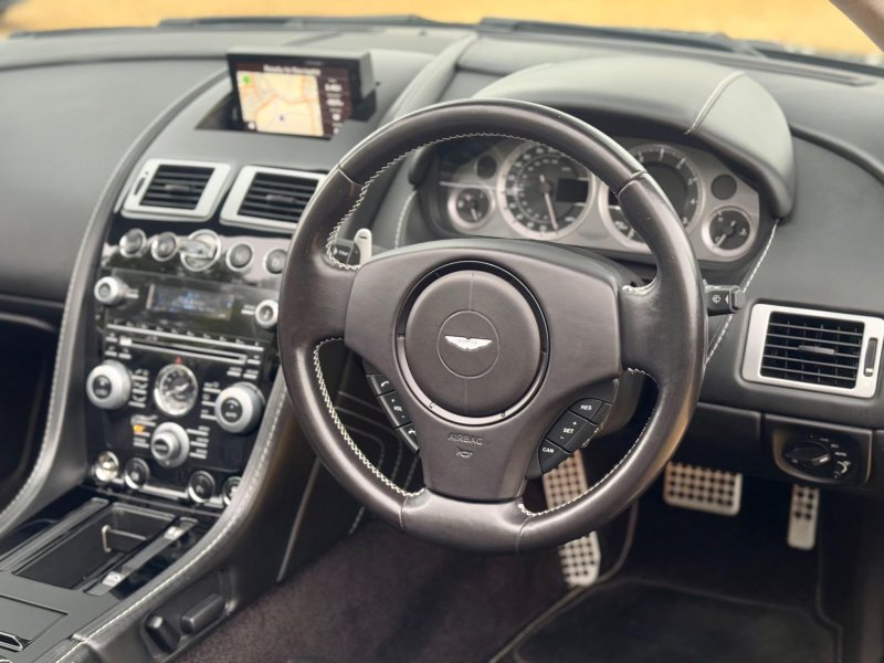 ASTON MARTIN VANTAGE