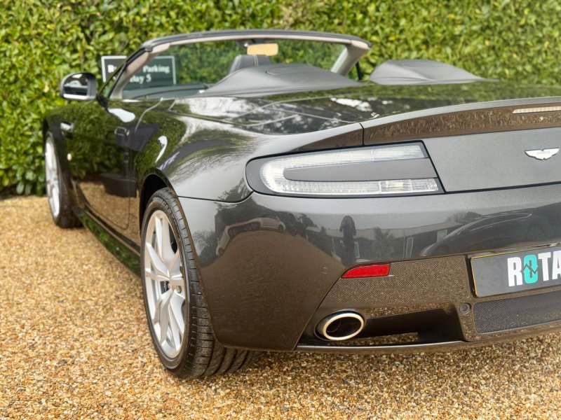 ASTON MARTIN VANTAGE