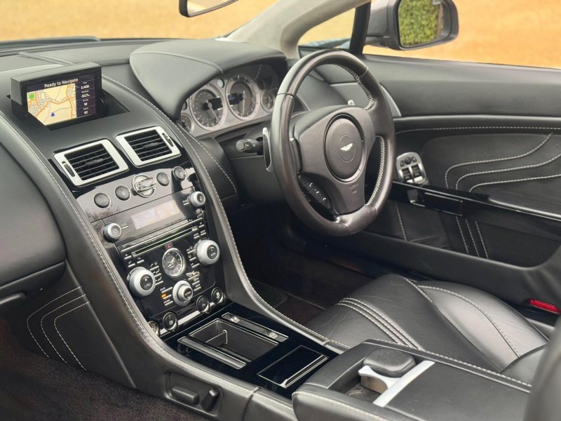 ASTON MARTIN VANTAGE