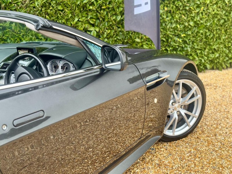 ASTON MARTIN VANTAGE