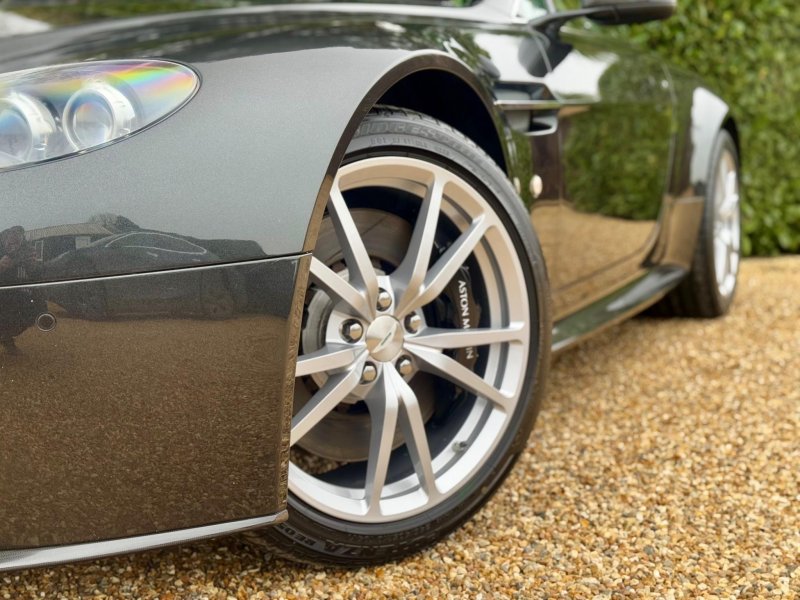 ASTON MARTIN VANTAGE