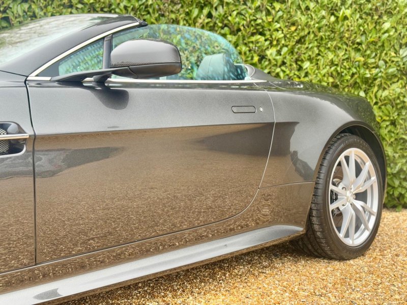 ASTON MARTIN VANTAGE