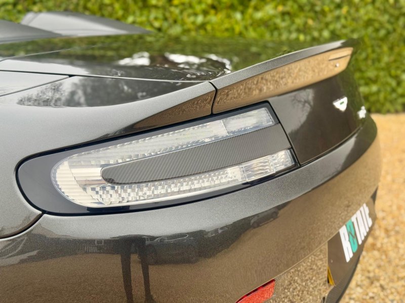 ASTON MARTIN VANTAGE