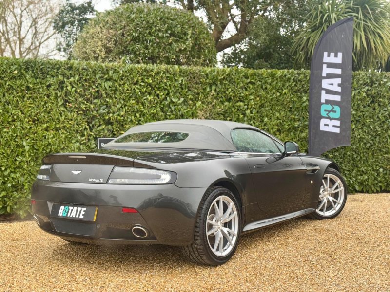 ASTON MARTIN VANTAGE