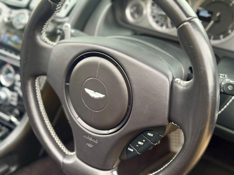 ASTON MARTIN VANTAGE
