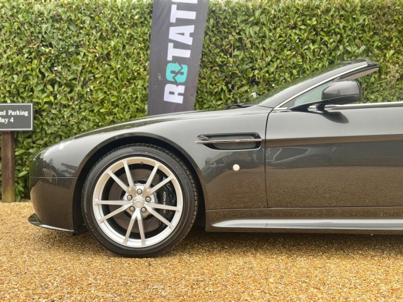 ASTON MARTIN VANTAGE
