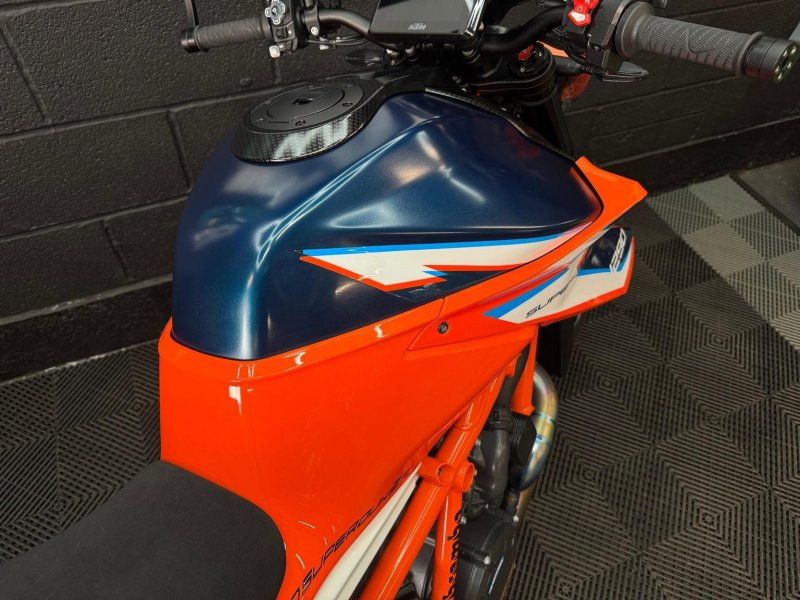 KTM 1290 SUPER DUKE R