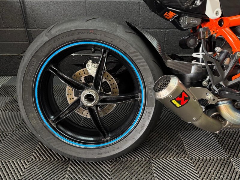 KTM 1290 SUPER DUKE R