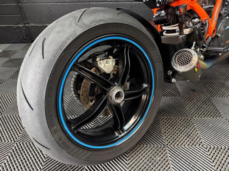KTM 1290 SUPER DUKE R