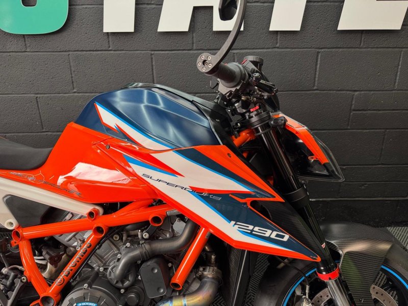 KTM 1290 SUPER DUKE R