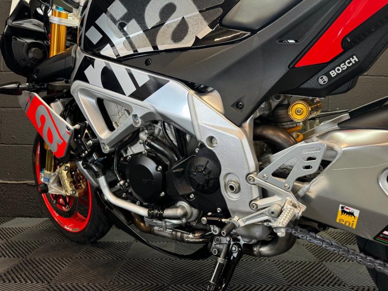 APRILIA Tuono 1100 V4