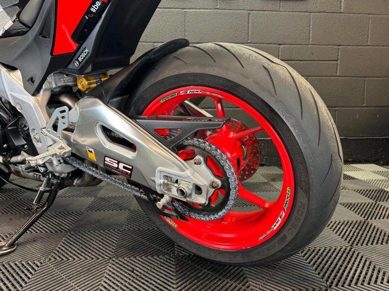 APRILIA Tuono 1100 V4