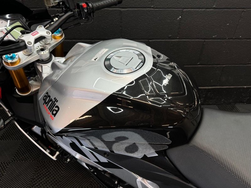APRILIA Tuono 1100 V4