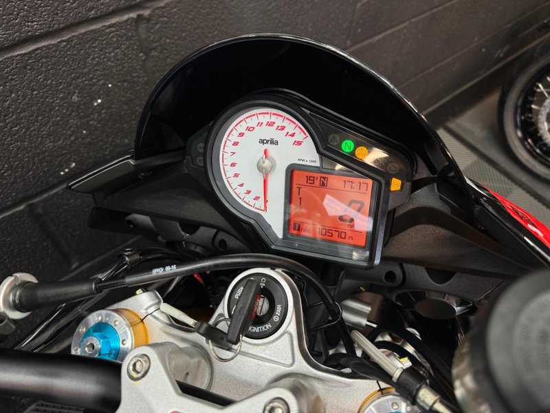 APRILIA Tuono 1100 V4