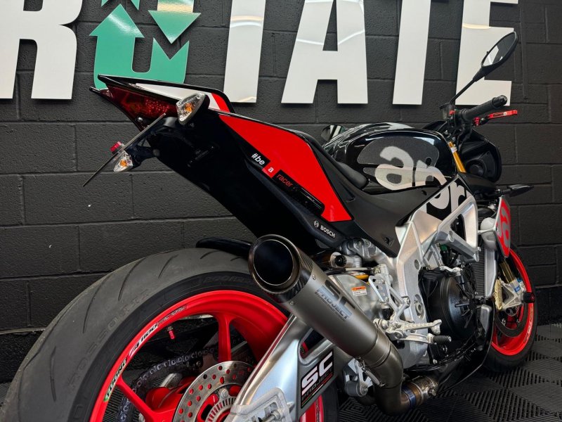 APRILIA Tuono 1100 V4