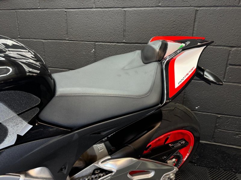 APRILIA Tuono 1100 V4