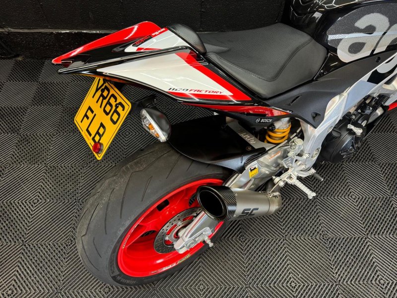 APRILIA Tuono 1100 V4