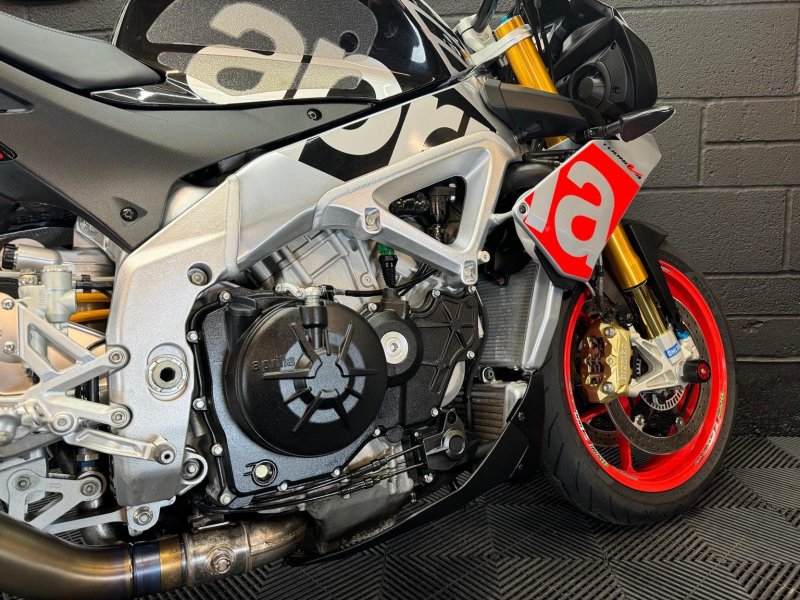 APRILIA Tuono 1100 V4