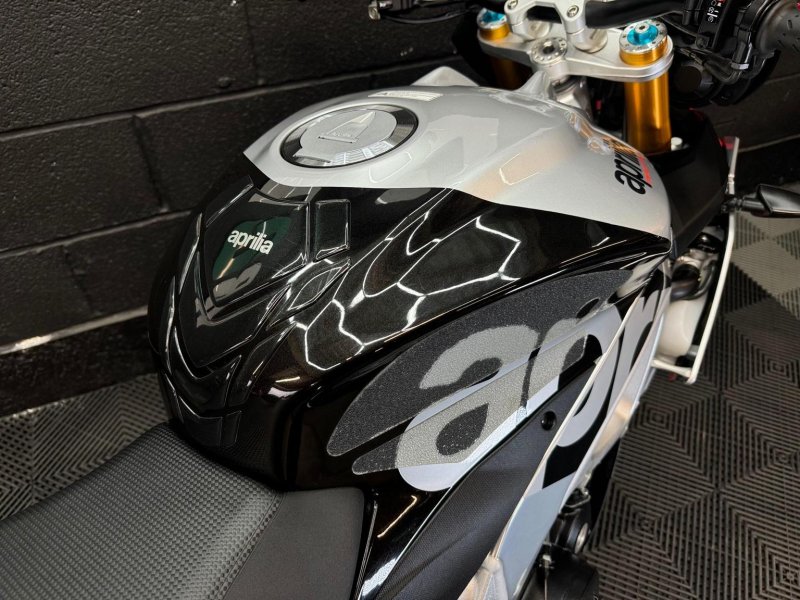 APRILIA Tuono 1100 V4
