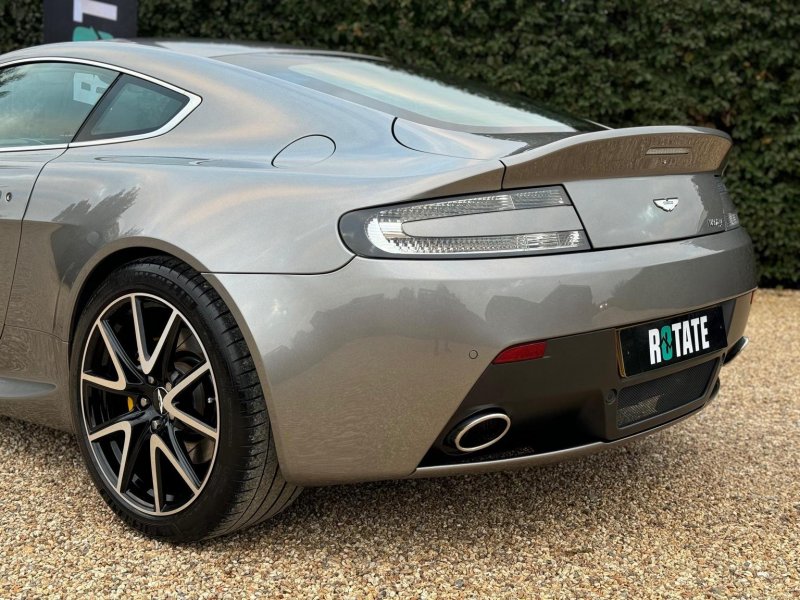ASTON MARTIN VANTAGE