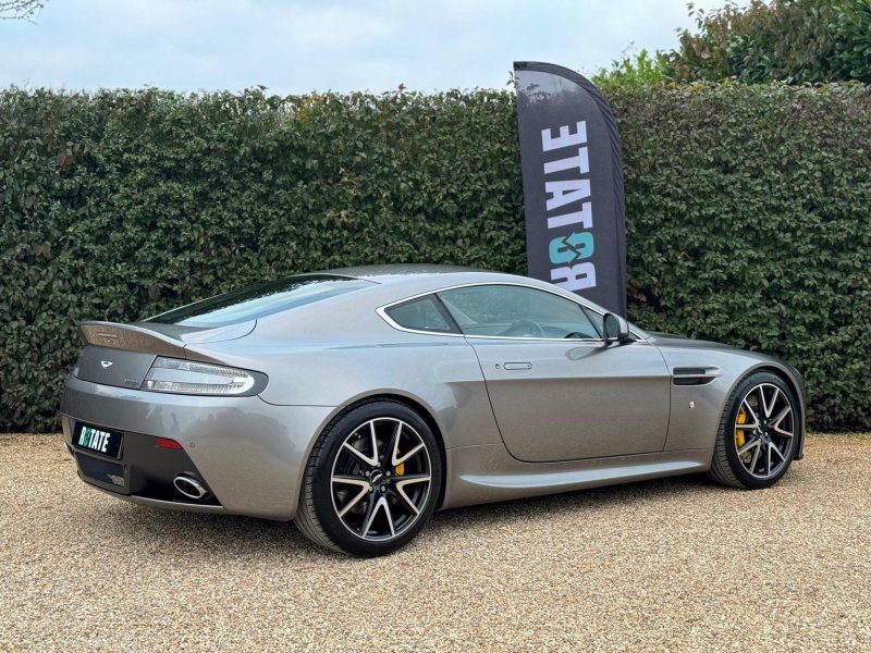 ASTON MARTIN VANTAGE
