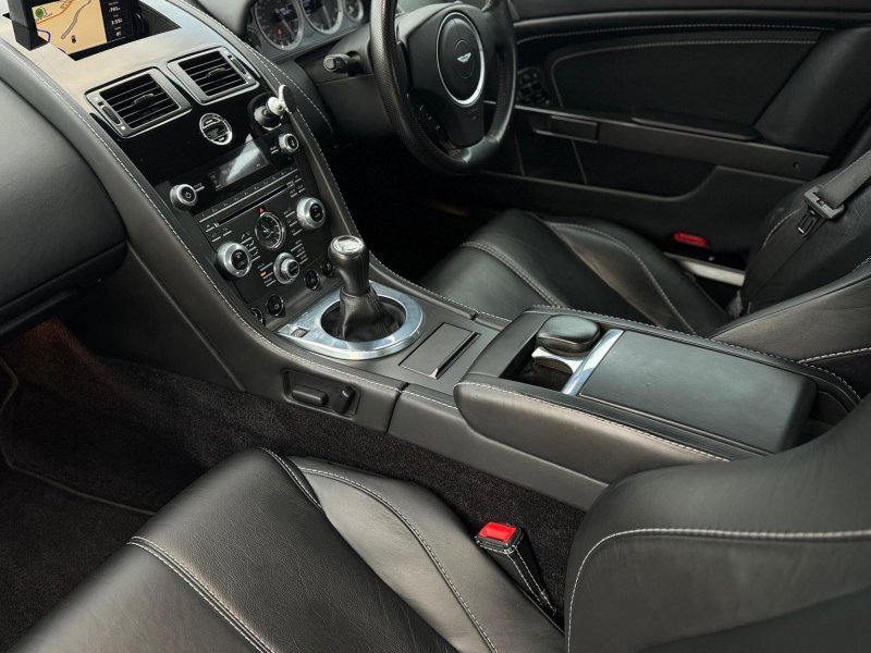 ASTON MARTIN VANTAGE
