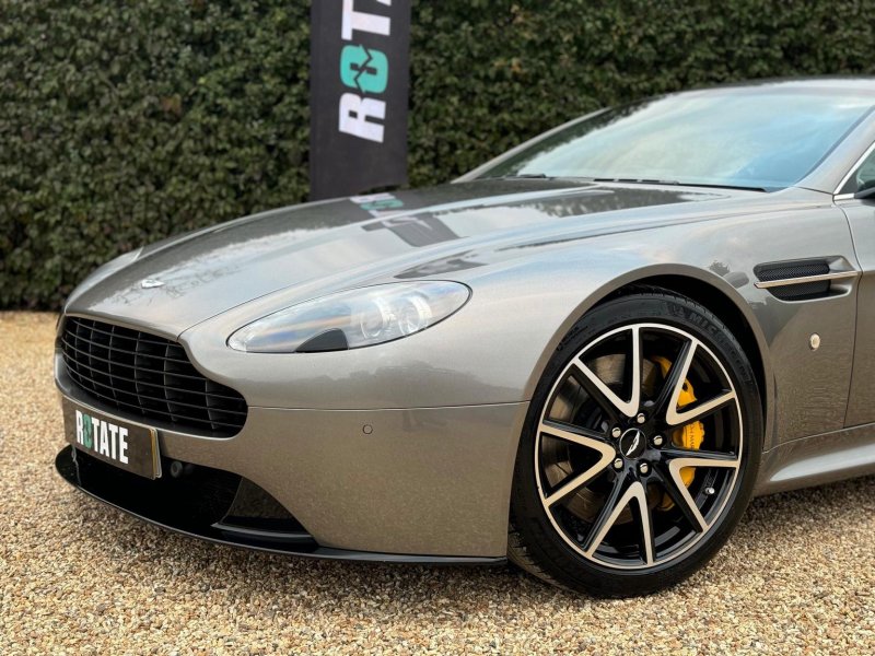 ASTON MARTIN VANTAGE