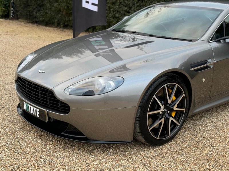 ASTON MARTIN VANTAGE