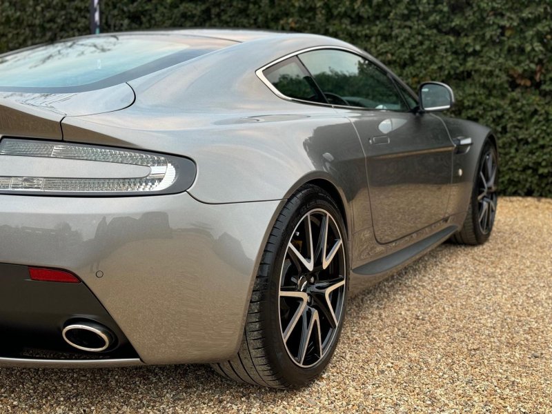 ASTON MARTIN VANTAGE