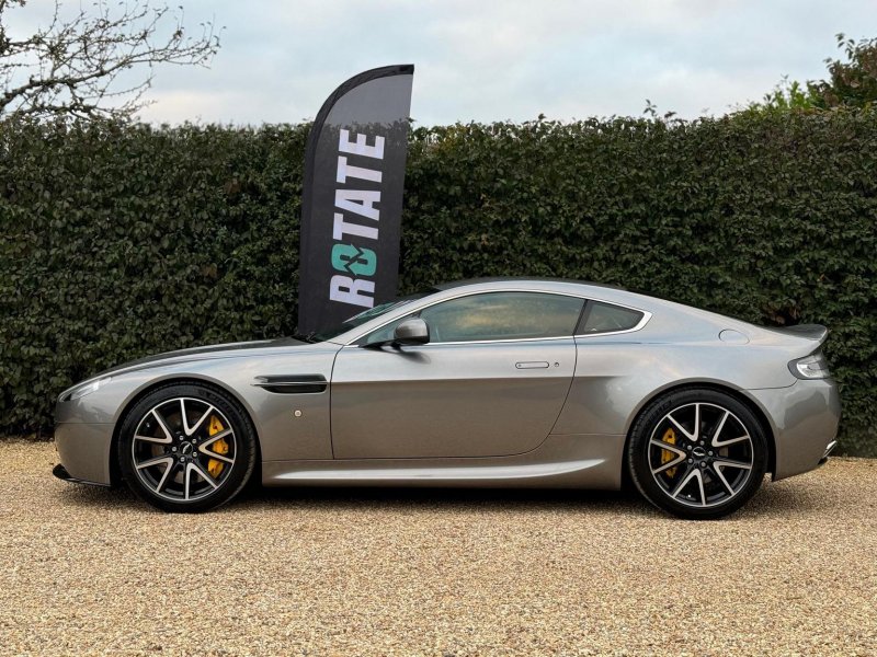 ASTON MARTIN VANTAGE