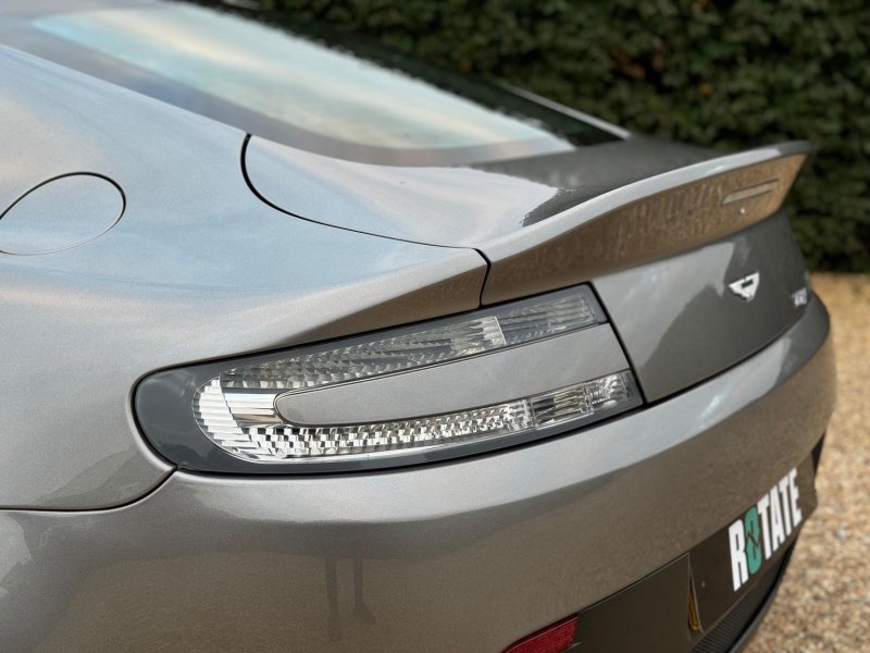 ASTON MARTIN VANTAGE