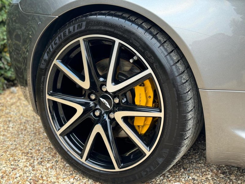 ASTON MARTIN VANTAGE