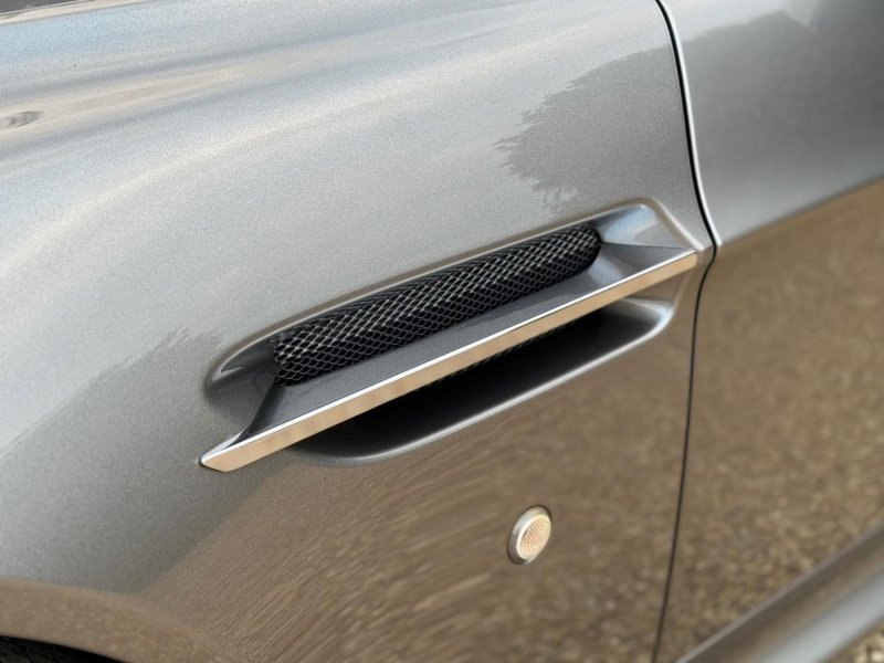 ASTON MARTIN VANTAGE