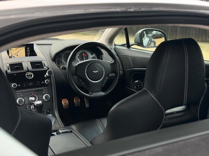 ASTON MARTIN VANTAGE