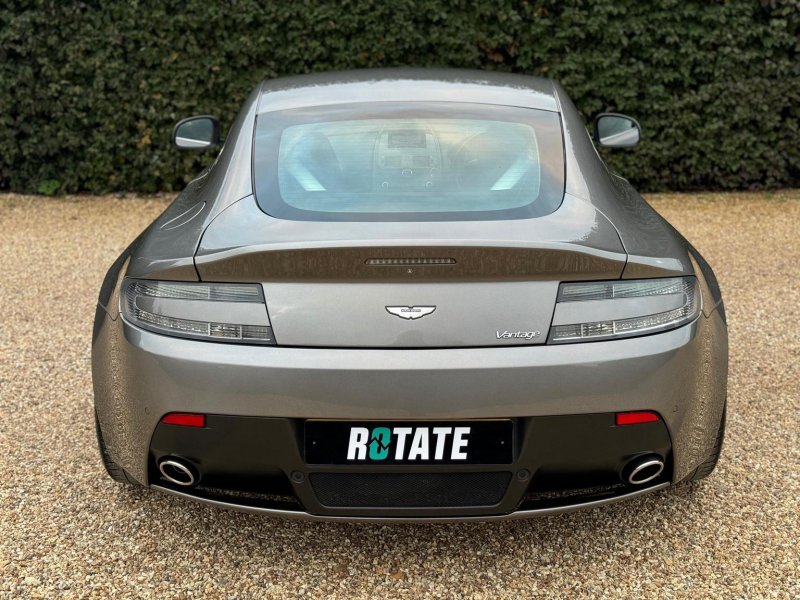 ASTON MARTIN VANTAGE
