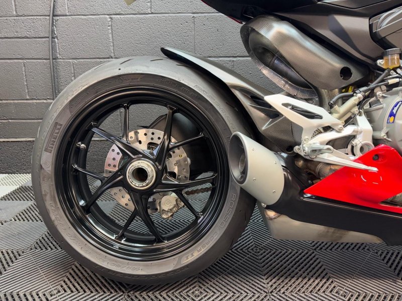 DUCATI PANIGALE V2