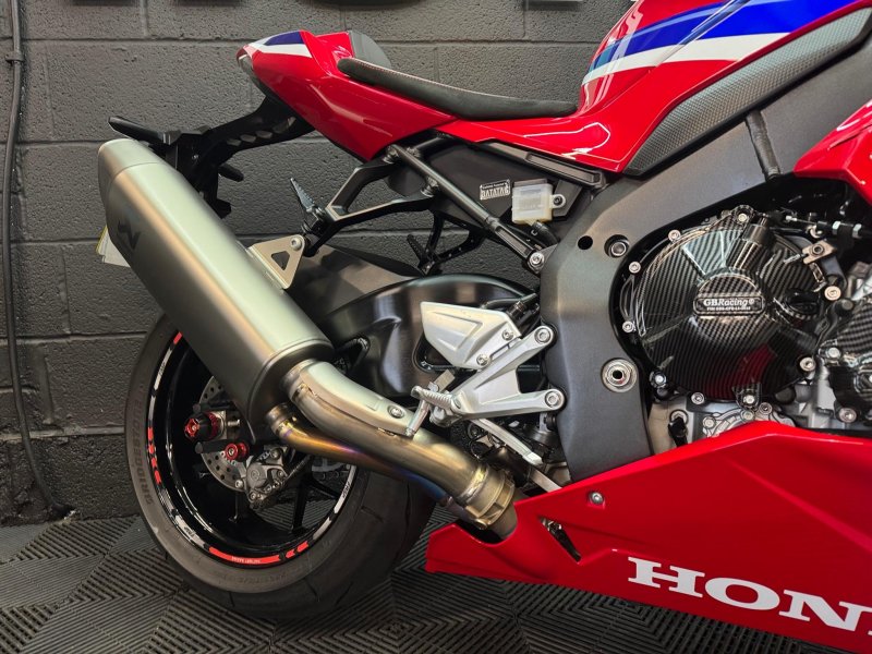 HONDA CBR1000RR-R FIREBLADE