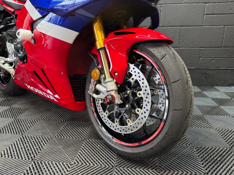 HONDA CBR1000RR-R FIREBLADE