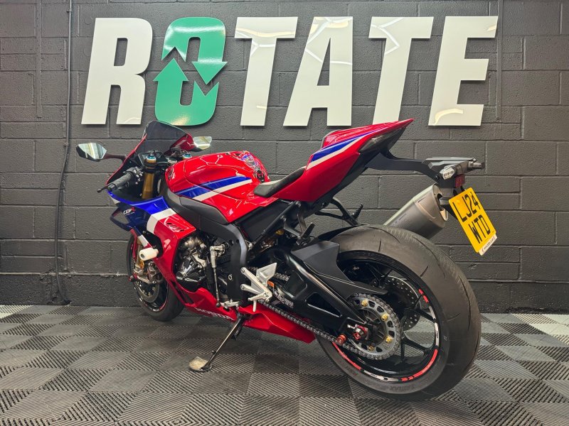 HONDA CBR1000RR-R FIREBLADE