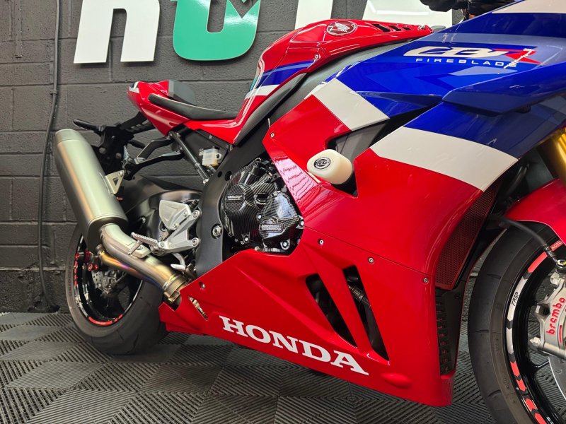 HONDA CBR1000RR-R FIREBLADE