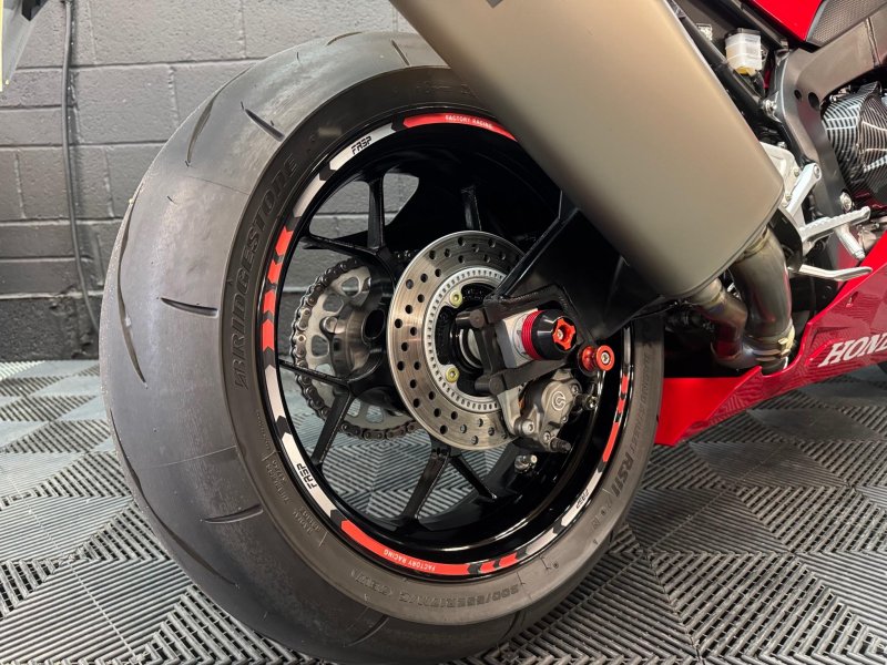 HONDA CBR1000RR-R FIREBLADE