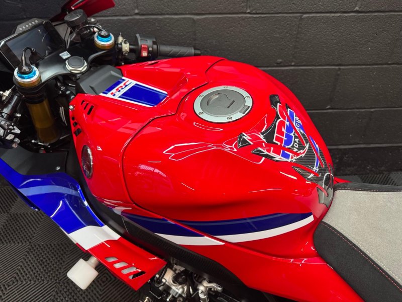 HONDA CBR1000RR-R FIREBLADE