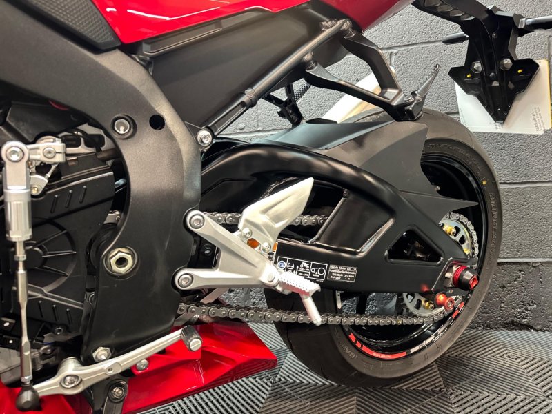 HONDA CBR1000RR-R FIREBLADE