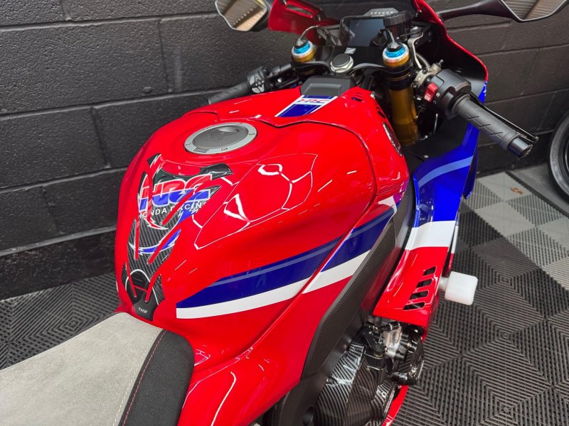 HONDA CBR1000RR-R FIREBLADE