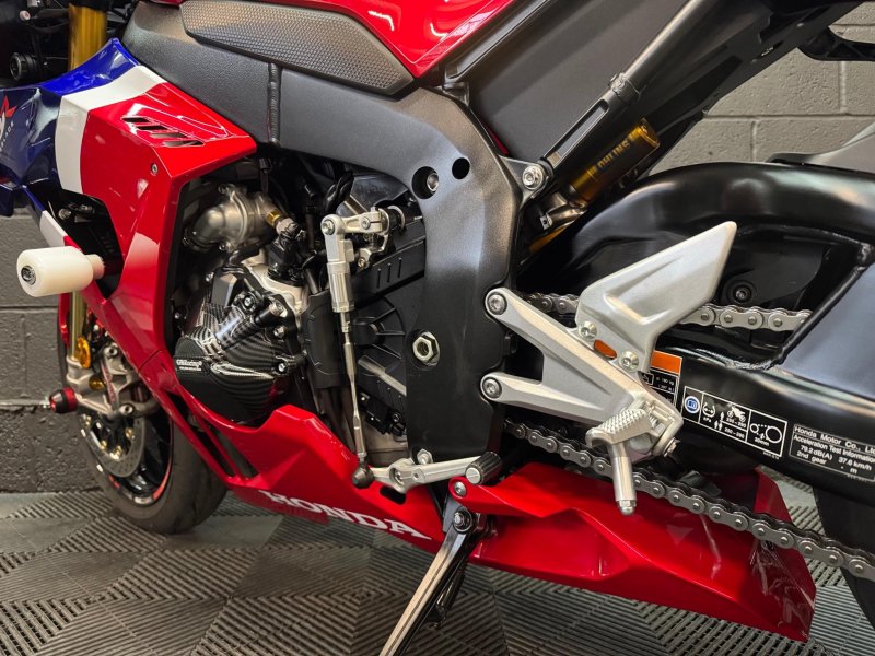 HONDA CBR1000RR-R FIREBLADE