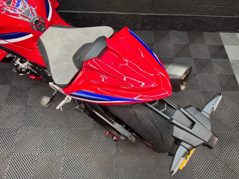 HONDA CBR1000RR-R FIREBLADE