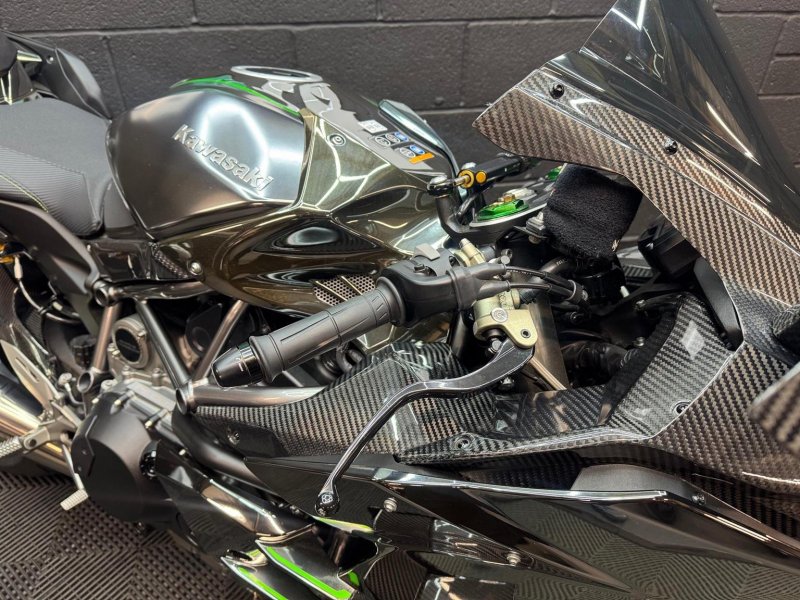 KAWASAKI Ninja H2